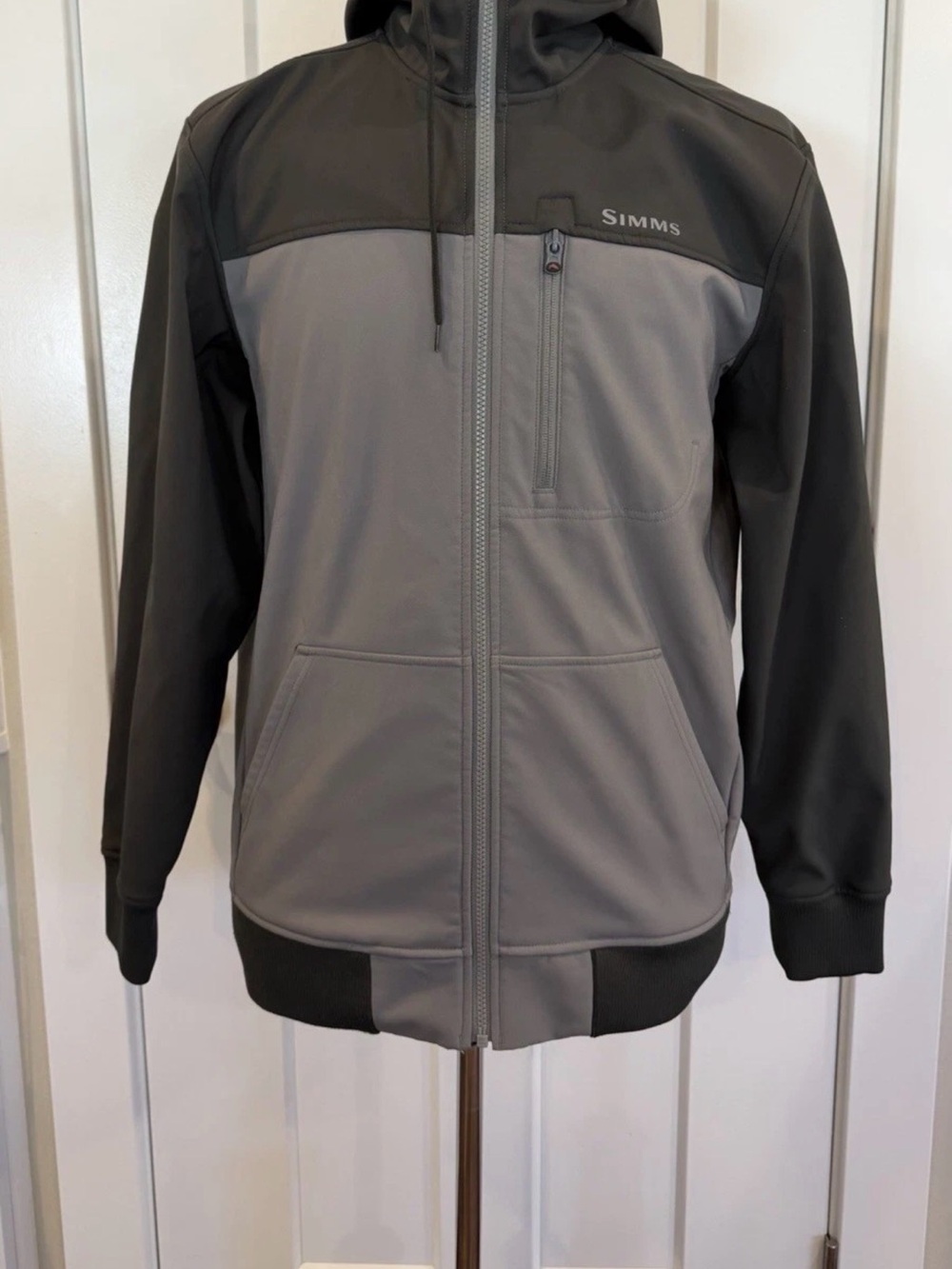 SIMMS Rogue Hoody Gray Mens MEDIUM Jacket Fishing Full Zip Stretch